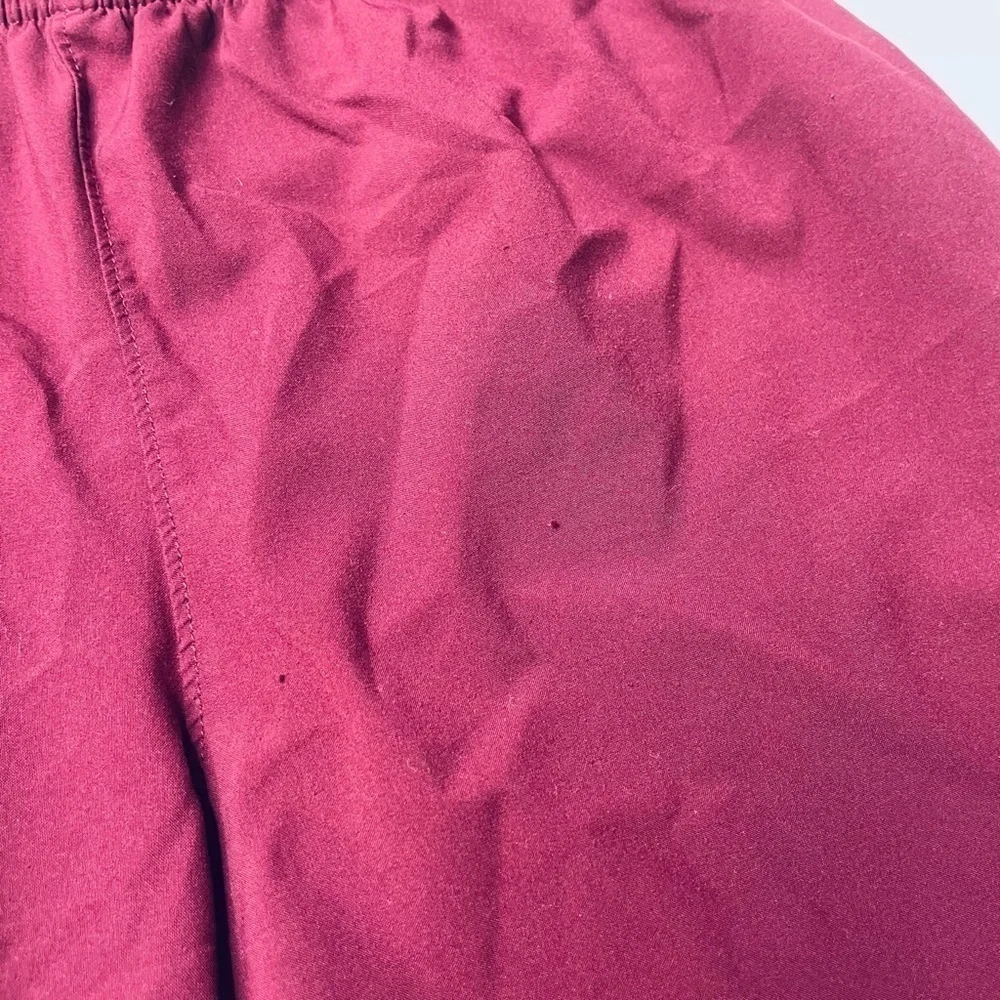 Under Armour Kid’s Burgundy Red Loose Fit Elastic Waist Athletic Shorts Size YMD
